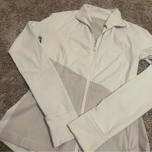 {Lululemon} Define Jacket Asymmetrical White & Taupe Size 6 - Picture 2 of 12